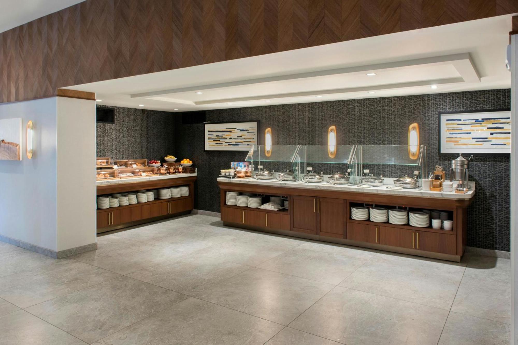 Westchester Marriott Tarrytown Exterior photo